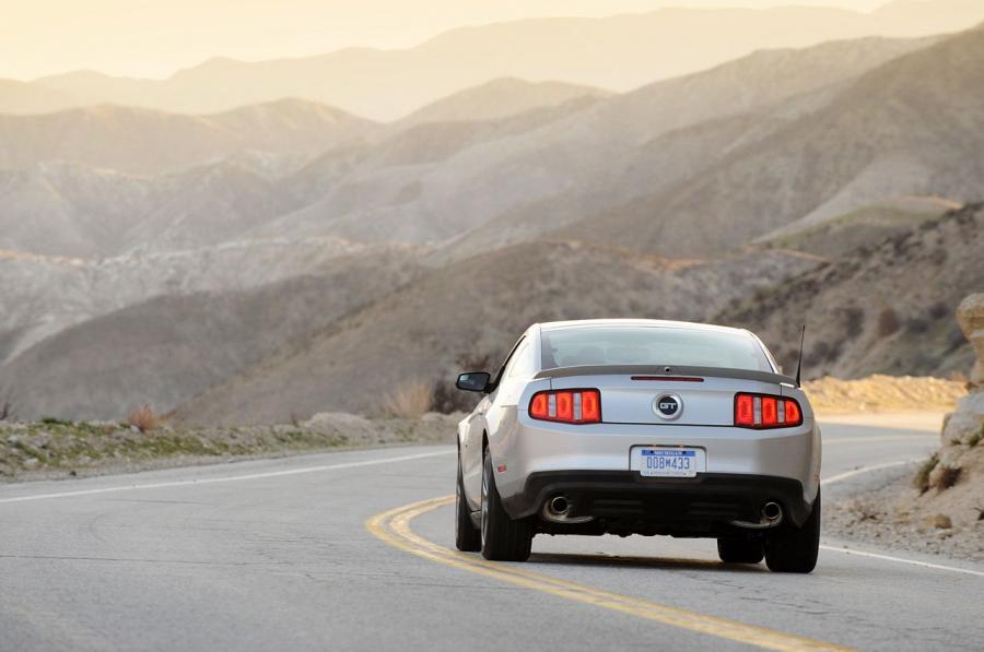  Ford Mustang GT 2011 года  (фото 45 из 90)